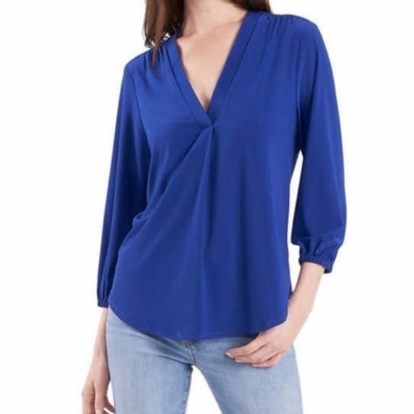 Two By Vince Camuto Women's V-Neck Top - Stylish and Versatile Sleeveless Blouse for Women