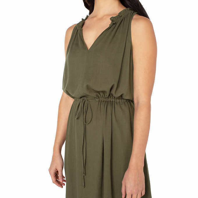 Sophisticated Silhouette for Various Occasions - Timeless Style for Casual or Formal Events