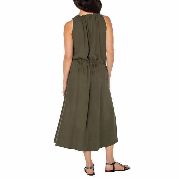 Sophisticated Silhouette for Various Occasions - Timeless Style for Casual or Formal Events