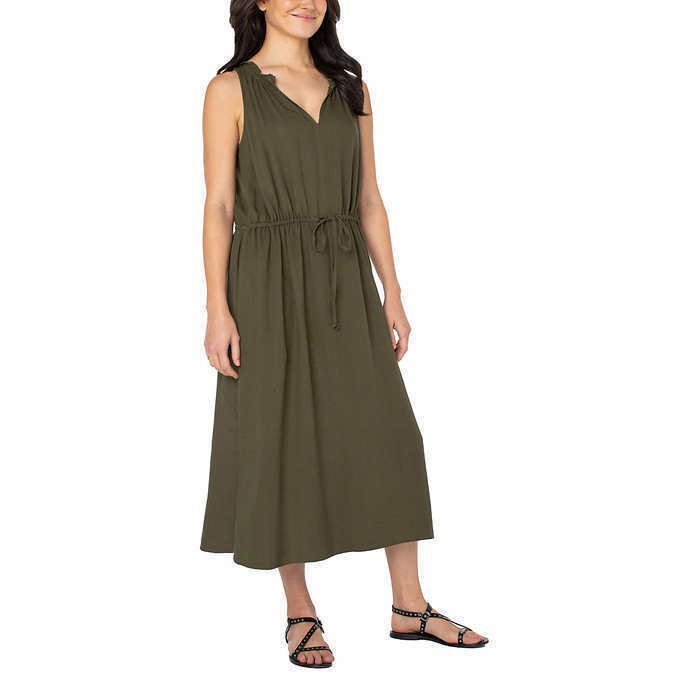 Sophisticated Silhouette for Various Occasions - Timeless Style for Casual or Formal Events