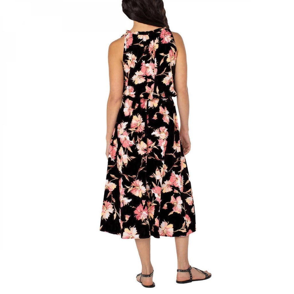 Sophisticated Silhouette for Various Occasions - Timeless Style for Casual or Formal Events